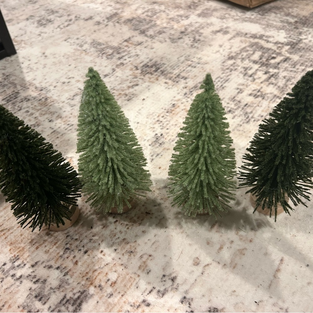 Green Holiday Miniature Trees Set